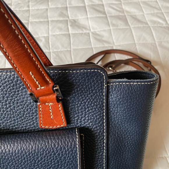 🔥 Dooney and Bourke Tote Bag with Strap🔥 - Picture 11 of 15
